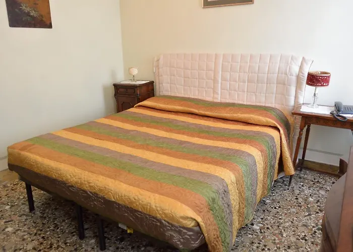 Отель Seguso 2*