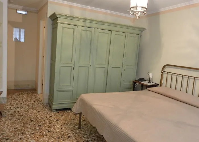 Отель Seguso 2*